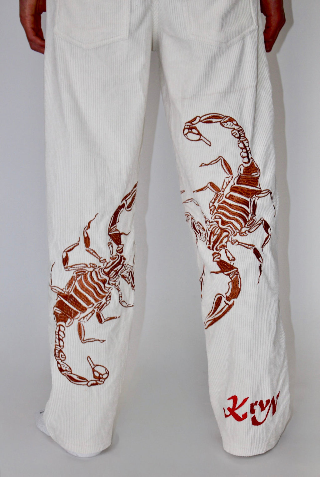 Corduroy trousers (Slim fit)