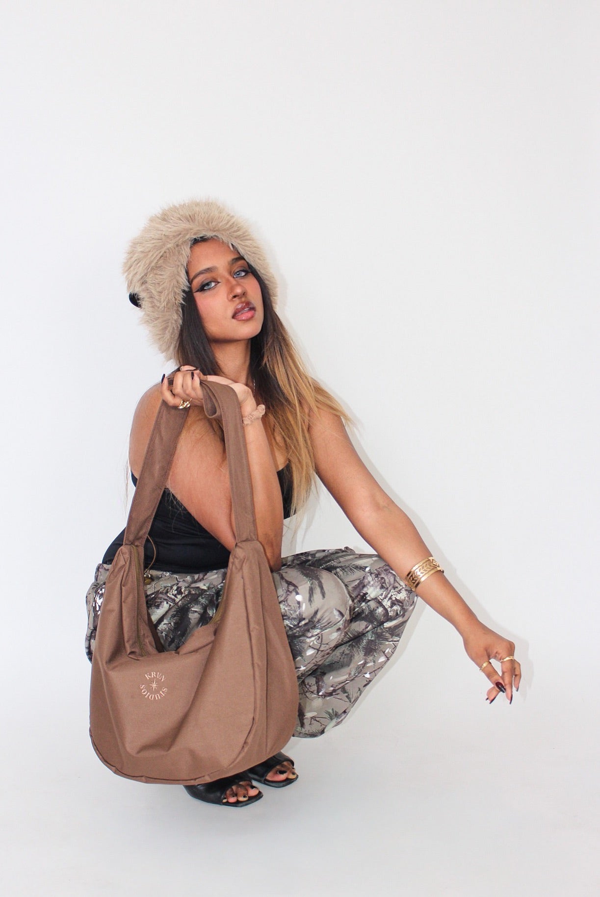 Unisex brown satchel